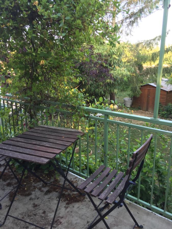 Sous La Tour Bed & Breakfast Agencourt Ngoại thất bức ảnh