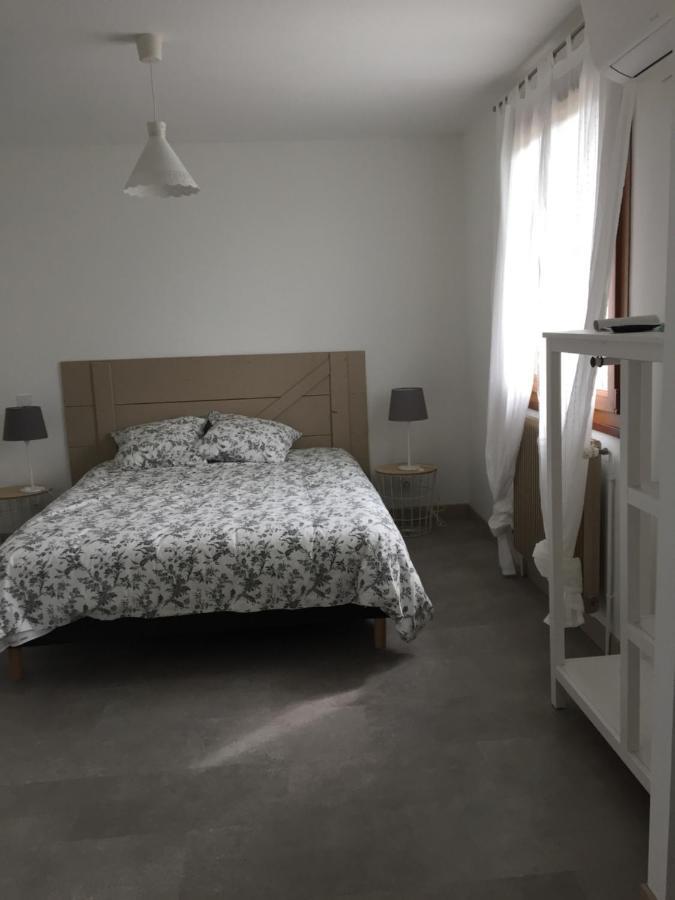 Sous La Tour Bed & Breakfast Agencourt Ngoại thất bức ảnh